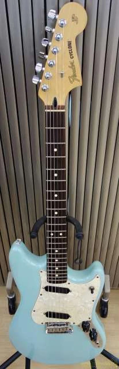FENDER USA CYCLONE Electric Guitar