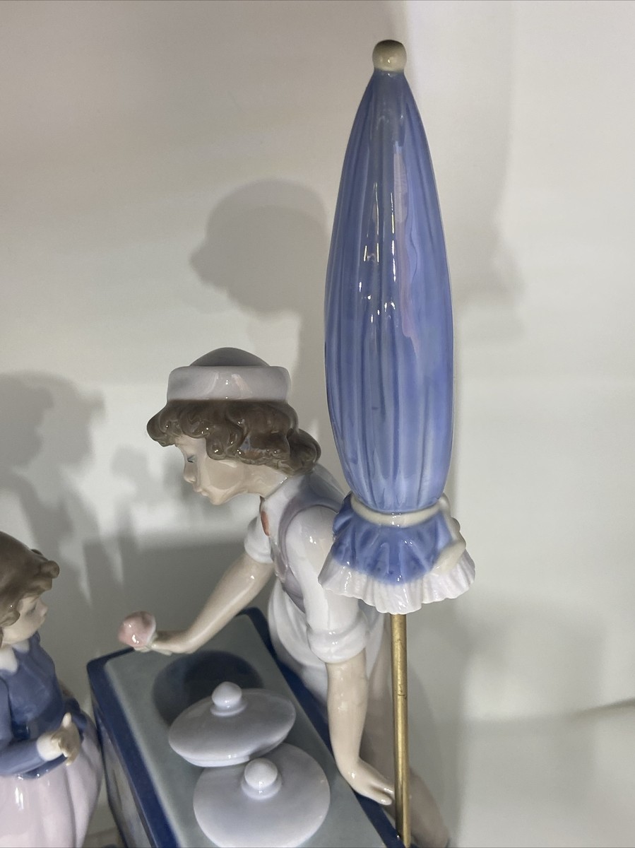 LLADRO Porcelain Figurine Ice Cream Vendor #5325 Retired No LLADRO Porcelain Figurine Ice Cream Vendor #5325 Retired No