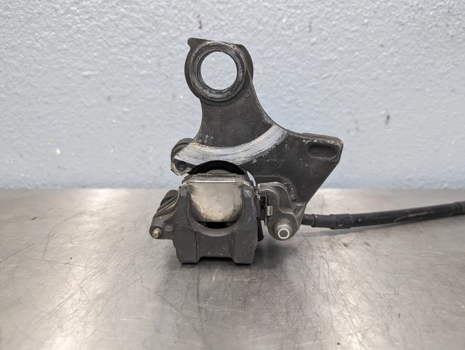 03-04 Yamaha YZF R6 06-09 R6S OEM Soporte de pinza de cilindro maestro de freno trasero Foto 4 de 4