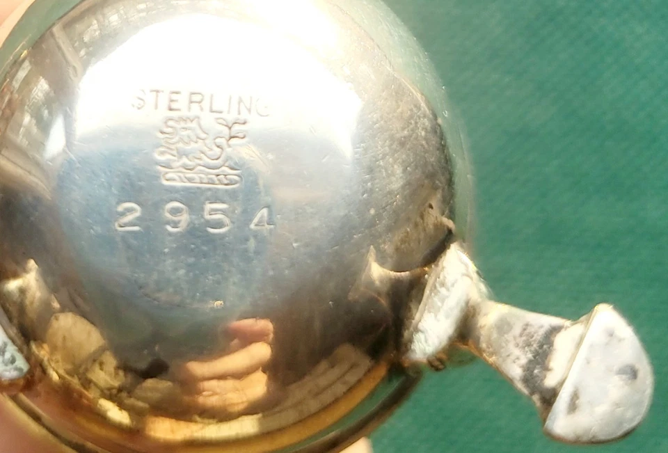 Muffineers Watson Sterling Sugar Casters, par de patas, marca de león, trípode de 3,84 oz Foto 3 de 4