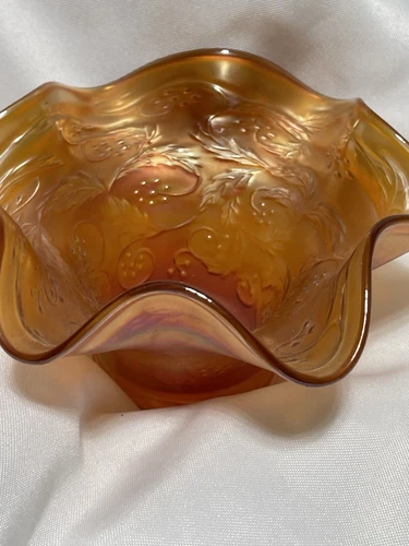 VINTAGE GRAPE LEAF VINE MARIGOLD CARNIVAL GLASS FOOTED BOWL WITH RUFFELED EDGE