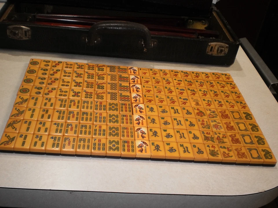 VTGE FAB MAH JONG MAJONG SET BURGUNDY CATALIN BAKELITE 152 TILES EXCLNT USED CND - Image 4 of 4