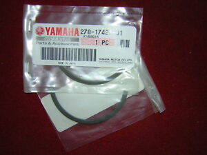 2 Genuine YAMAHA YAMAHA TZ250 00-10 Throttle Cables Nouveau,