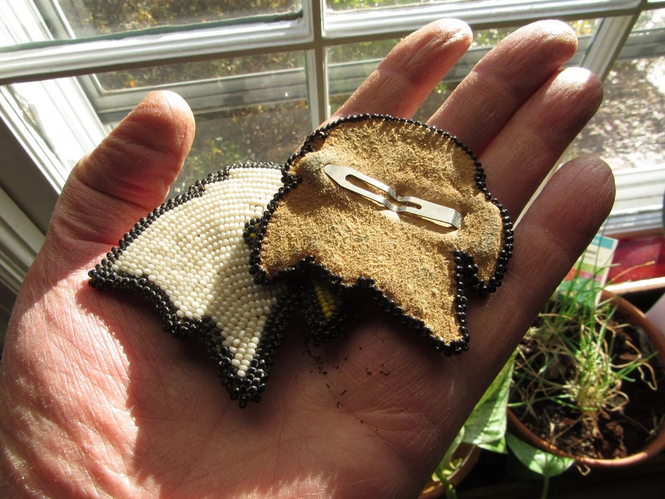 Pinzas/parches para el cabello CABEZA DE ÁGUILA CON CUENTAS DE MESETA (YAKIMA O Nez Perce)  Foto 4 de 4