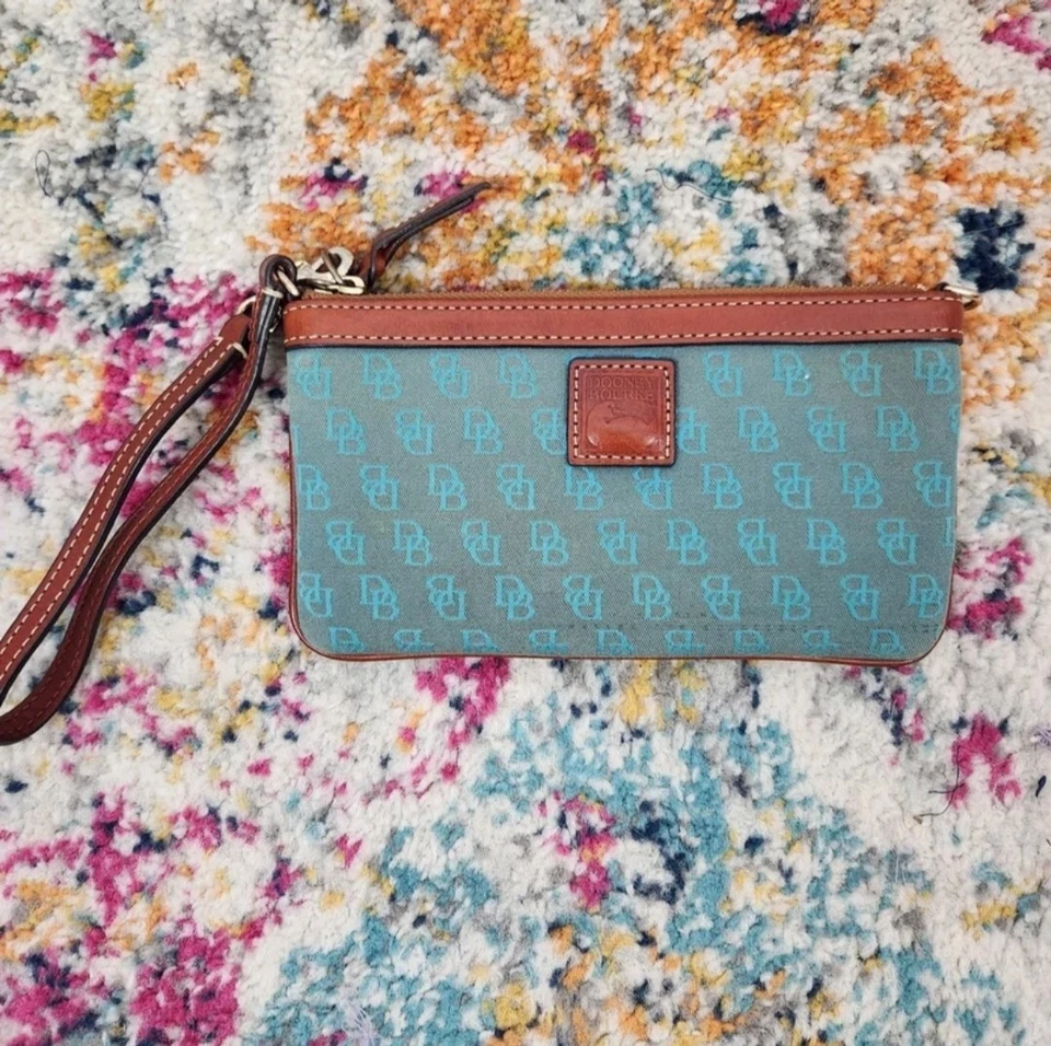 Muñequera Dooney & Bourke Turquesa Firma Jacquard Logo Delgada Cremallera Foto 2 de 4