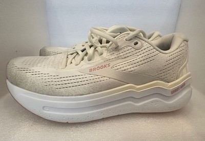 Brooks Womens Ghost Max  Ivory Pink Sneakers Shoe Size 9 D-Wide