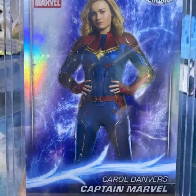 Marvel Captain Marvel Silver Reflector Card - Top Scrum