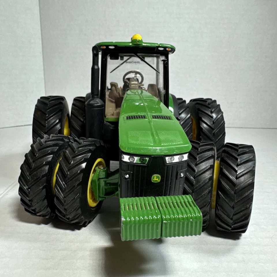 ERTL John Deere 8260 R Tractor Toy Plastic And Die Cast Metal 1:32 Scale - Image 3 of 4