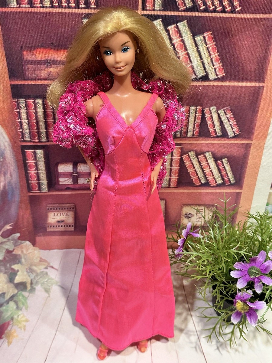 1976 Vintage Superstar Barbie Mattel 9720 with Dress & Boa