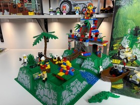 Rare Vintage LEGO 5986 - LEGO Adventurers Jungle Amazon Ruins with Box