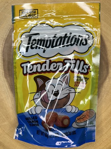 TEMPTATIONS Tender Fills Grilled Salmon Flavor Soft Chew Treats for Adult Cats - Picture 12 of 13