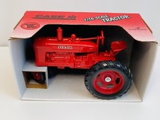 ERTL Case IH 1/16 Farmall Tractor Red