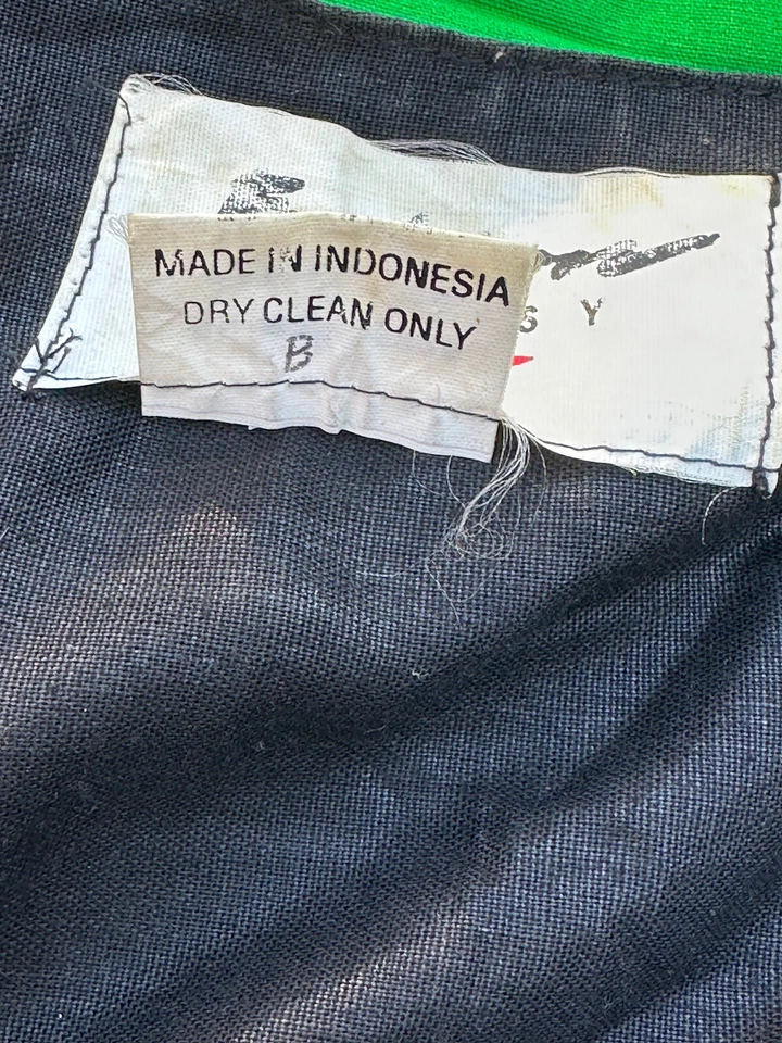 Fashion Fantasy Ladies Handmade Patriotic USA Flag Sequin Vest Size S. - Image 3 of 4