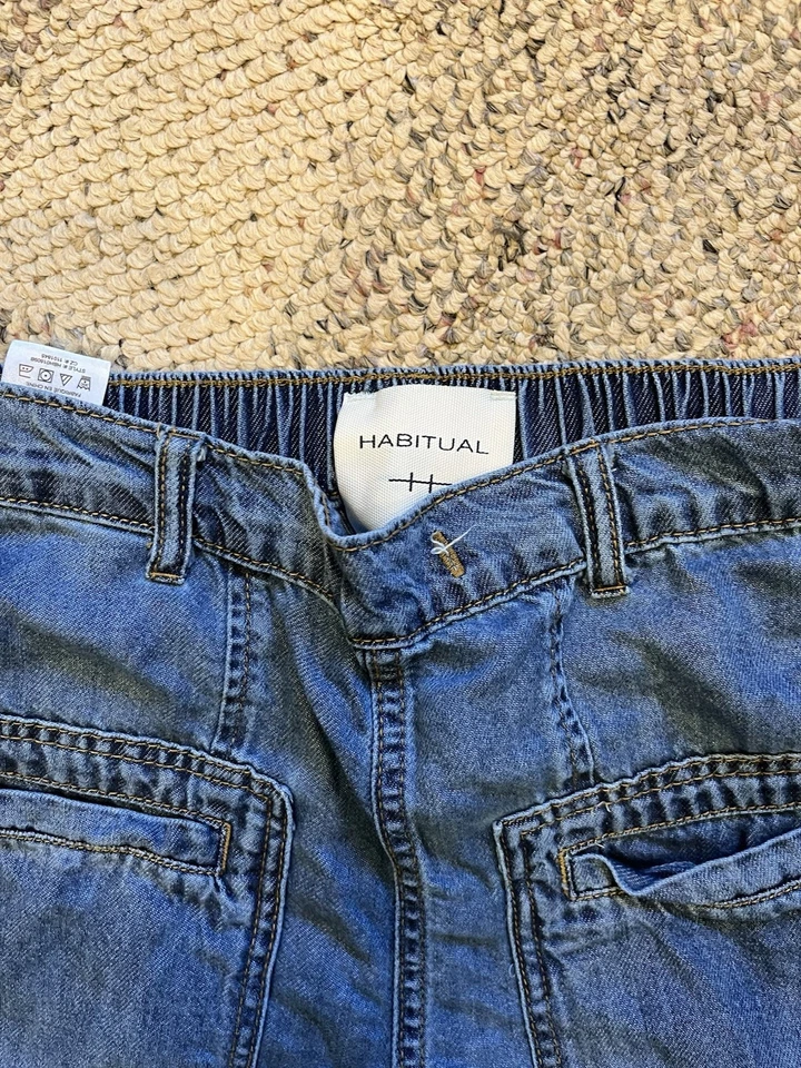 Jeans Habitual Cinch bolsillo al tobillo para mujer talla pequeña Foto 3 de 4