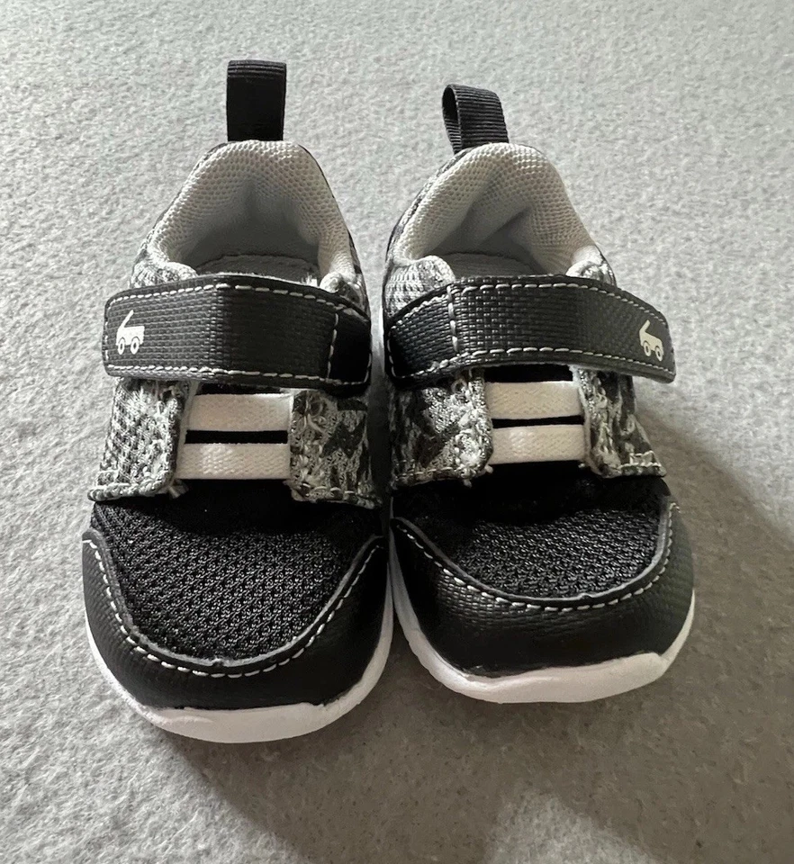 Zapatillas deportivas See Kai Run para bebés niños talla 4 gancho y bucle negras blancas con rayos Foto 3 de 4