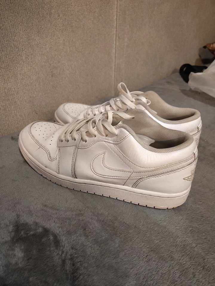 Air Jordan 1 Retro Bajo Triple Blanco Hombre 10.5 Foto 3 de 4