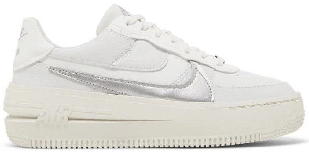 Preços baixos em Nike Air Force 1 6 Inch White Metallic Silver W