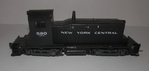 Walthers HO Scale POWERED New York Central 580 EMD SW-1 Diesel Loco - Picture 3 of 5