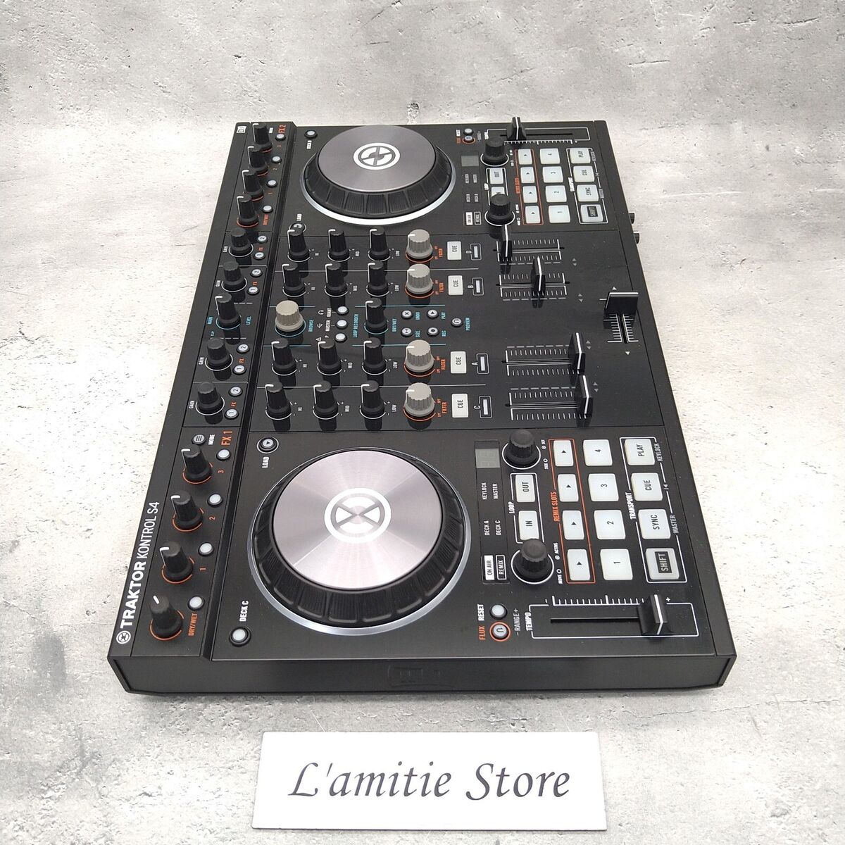 Native Instruments Traktor Kontrol S4 MK2 Pro DJ Controller Native Instruments Traktor Kontrol S4 MK2 Pro DJ Controller