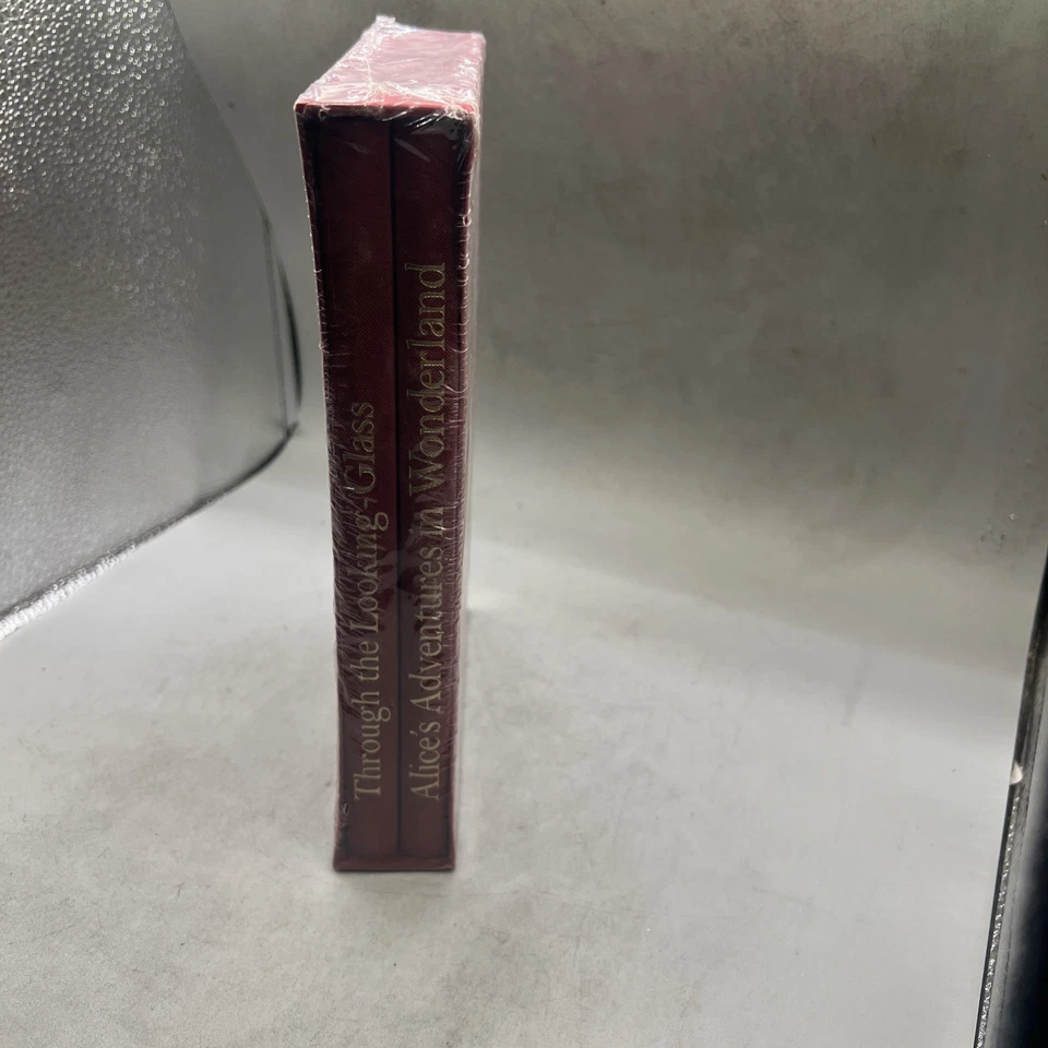 Alice’s Adventures In Wonderland &Through The Looking Glass - Folio Brand New Foto 2 de 4