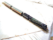 HORNBY DUBLO DUCHESS OF MONTROSE PLUS TWO COACHES