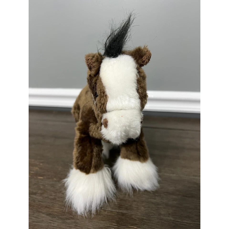 Ganz Brown Clydesdale con felpa nupcial Foto 2 de 4