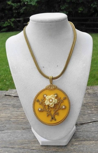 Vintage Miriam Haskel Gold Tone Bakelite Celluloid Faux Pearl Rose Disc Necklace