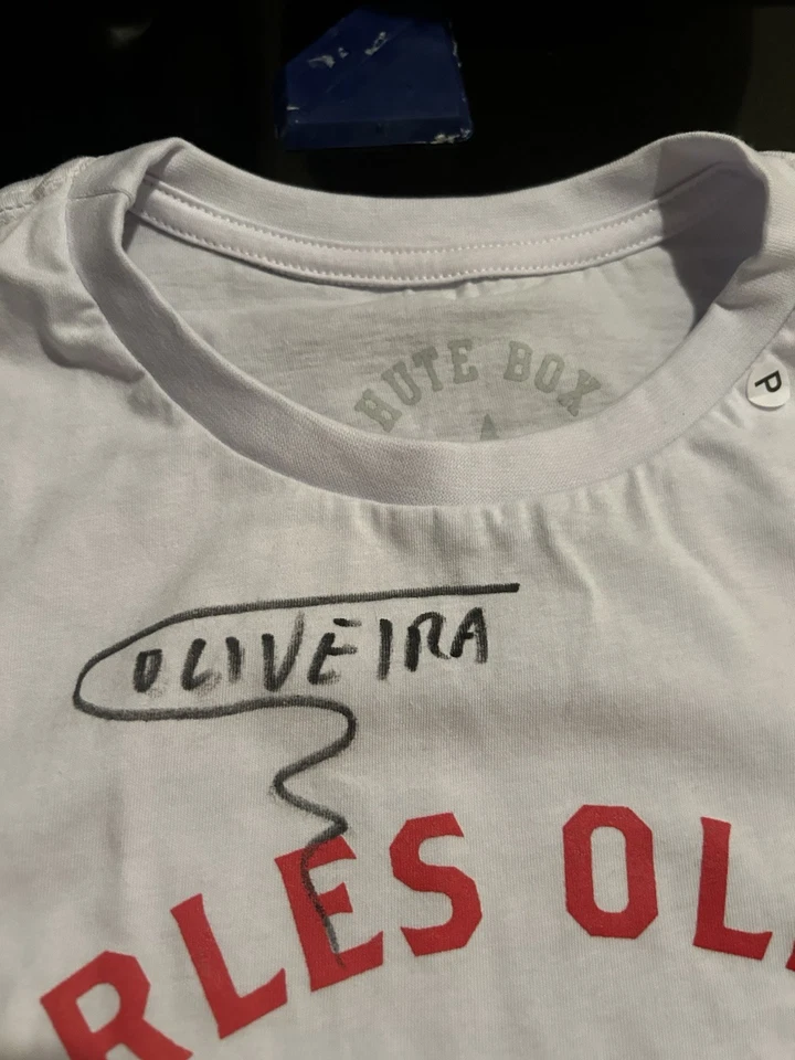 Camisa firmada por Charles Oliveira Title Fight Houston 2021 edición limitada Chute Boxe Foto 2 de 4