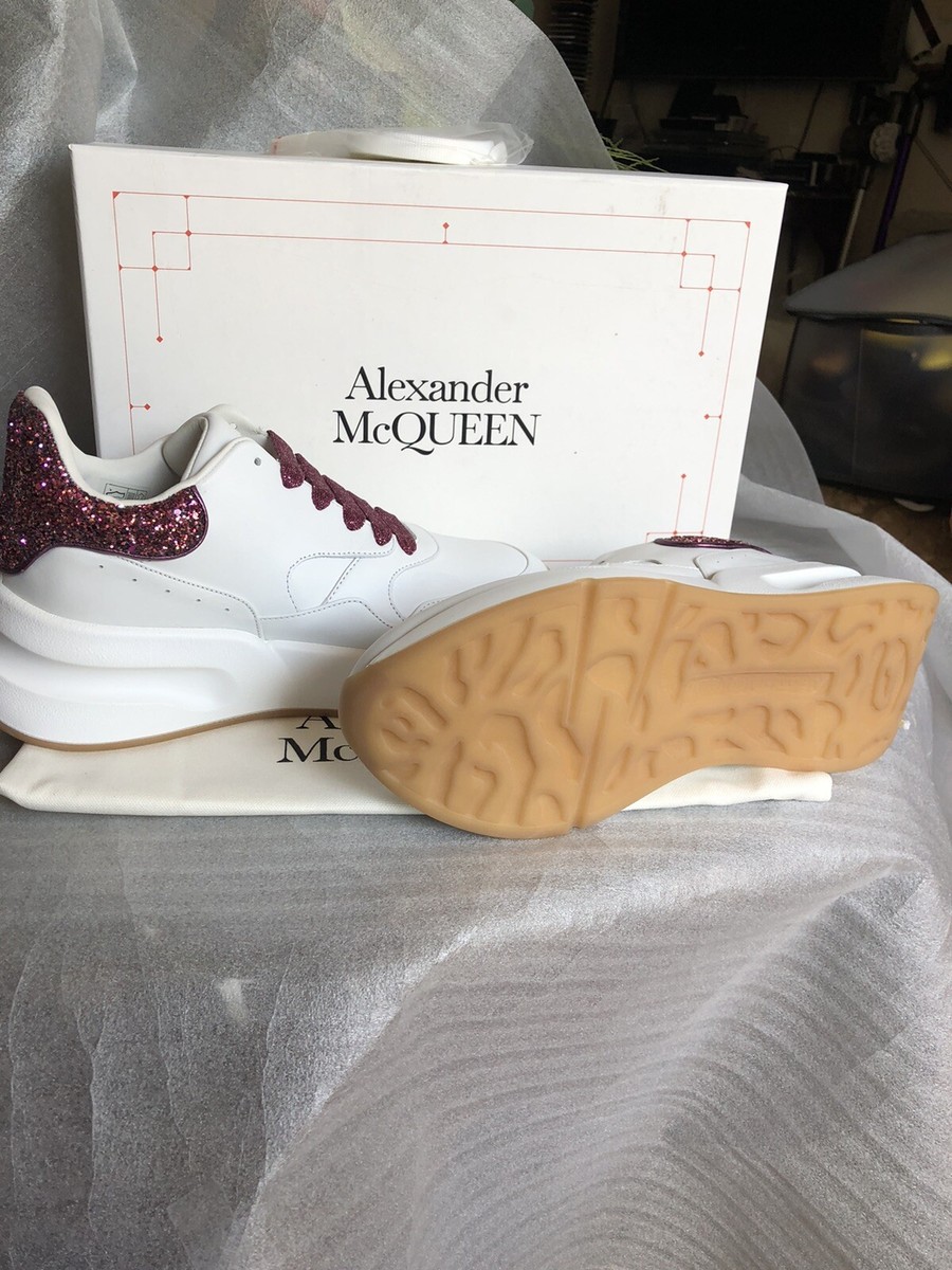 Alexander McQueen Women display picture 1
