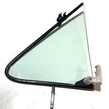 1980-1991 Ford F-150 (Bronco) RH vent glass (Carlite) F-250, F-350 wing window