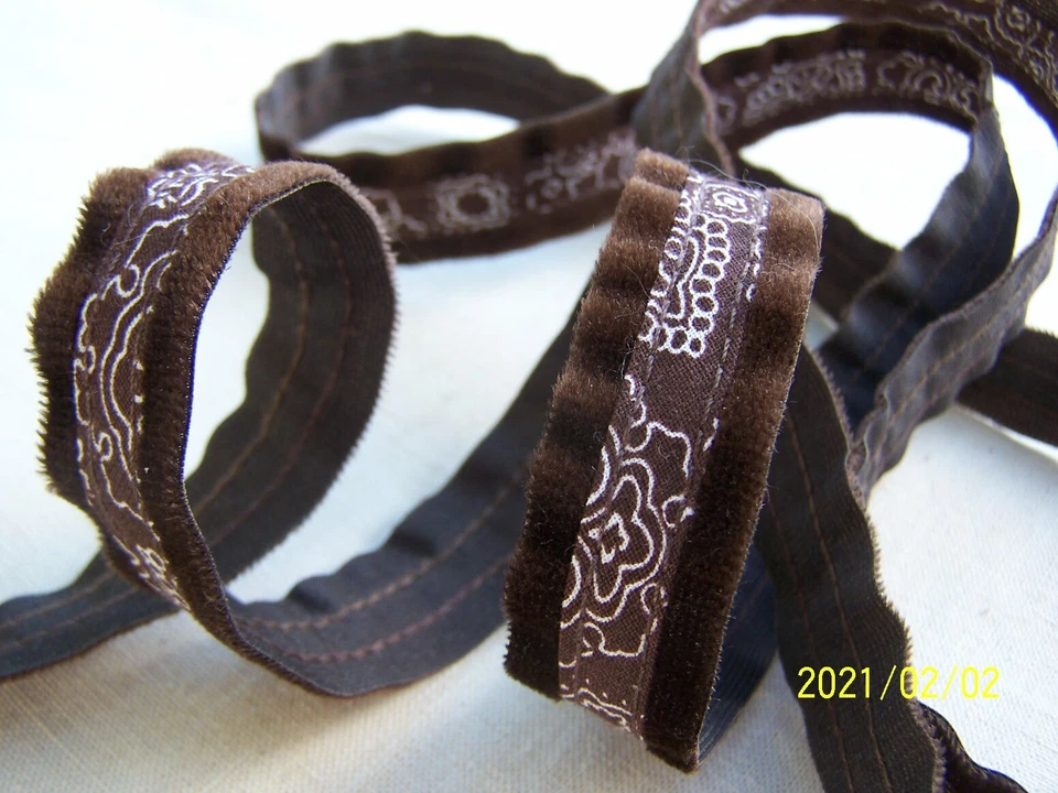 Galon ancien en velours marron et bande de coton fleuri. Vendu au mètre. N°128 - Photo 2/4