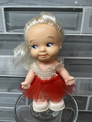 VTG~1965 Uneeda Peewee Blond Hair Blue Side Eye 3.5'' Plastic Doll~Red Skirt NUC!