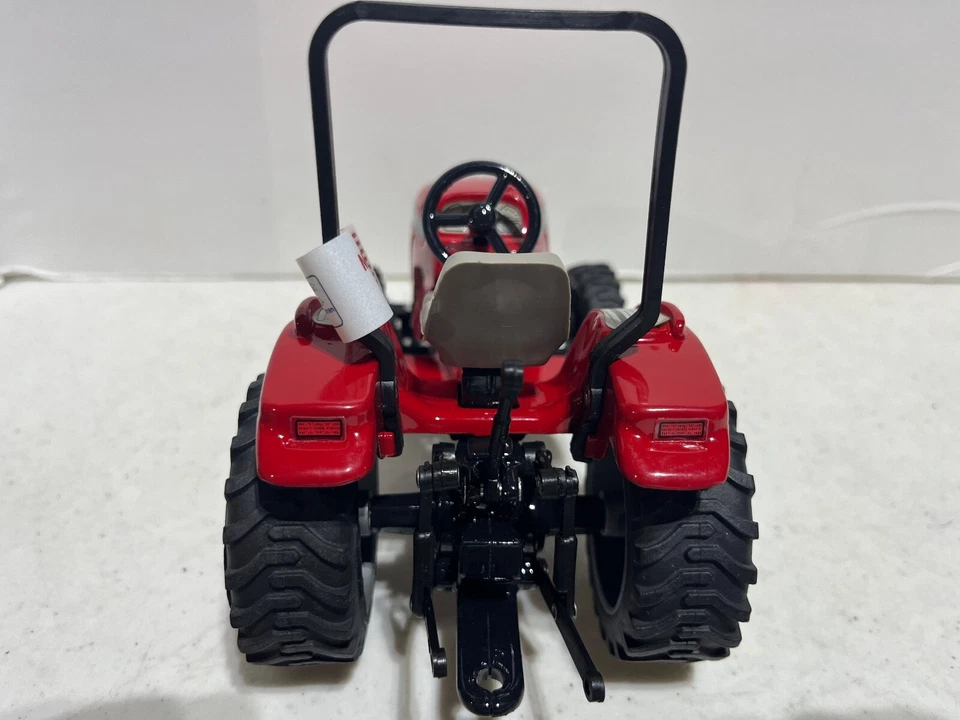 Case/IH DX33 Tractor 1 of 100 Special Intro Edition Signed 1/16 by Scale Models - Image 4 of 4
