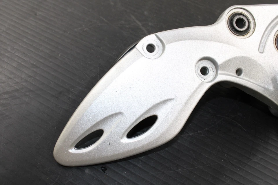 2008 08 Suzuki Hayabusa estriba delantera derecha trasera Foto 2 de 4