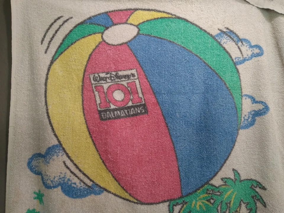 Disney's 101 Dalmatians Beach Towel - Image 3 of 4