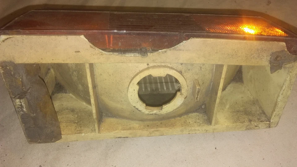 Ford Granada 1975 luz de estacionamiento izquierda lente D54B-13216-AA Foto 2 de 4