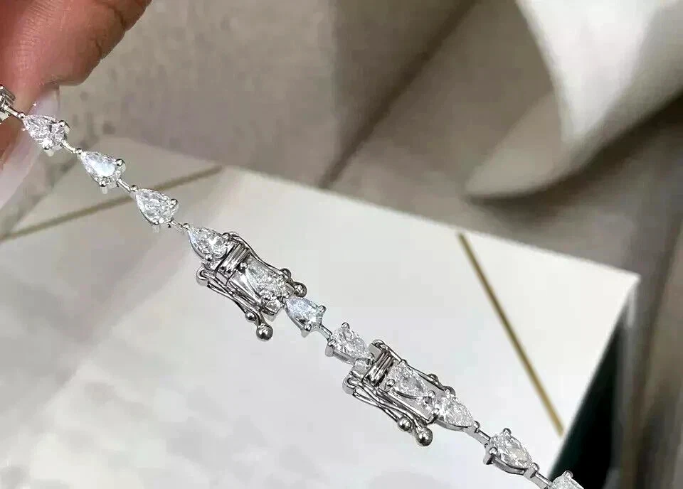 Collar de tenis para mujer de diamantes creados en laboratorio con corte pera de 22 quilates enchapado en oro blanco de 14 quilates Foto 3 de 4