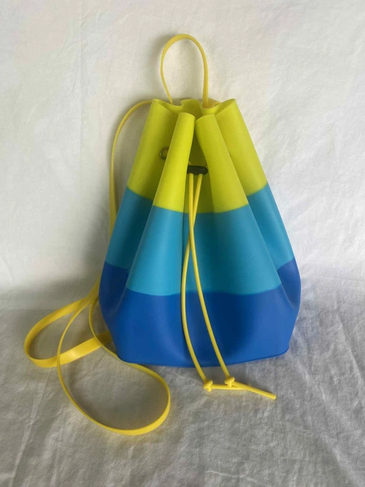 Deliciosa mochila de cuerda de silicona gomosa usada Foto 2 de 4