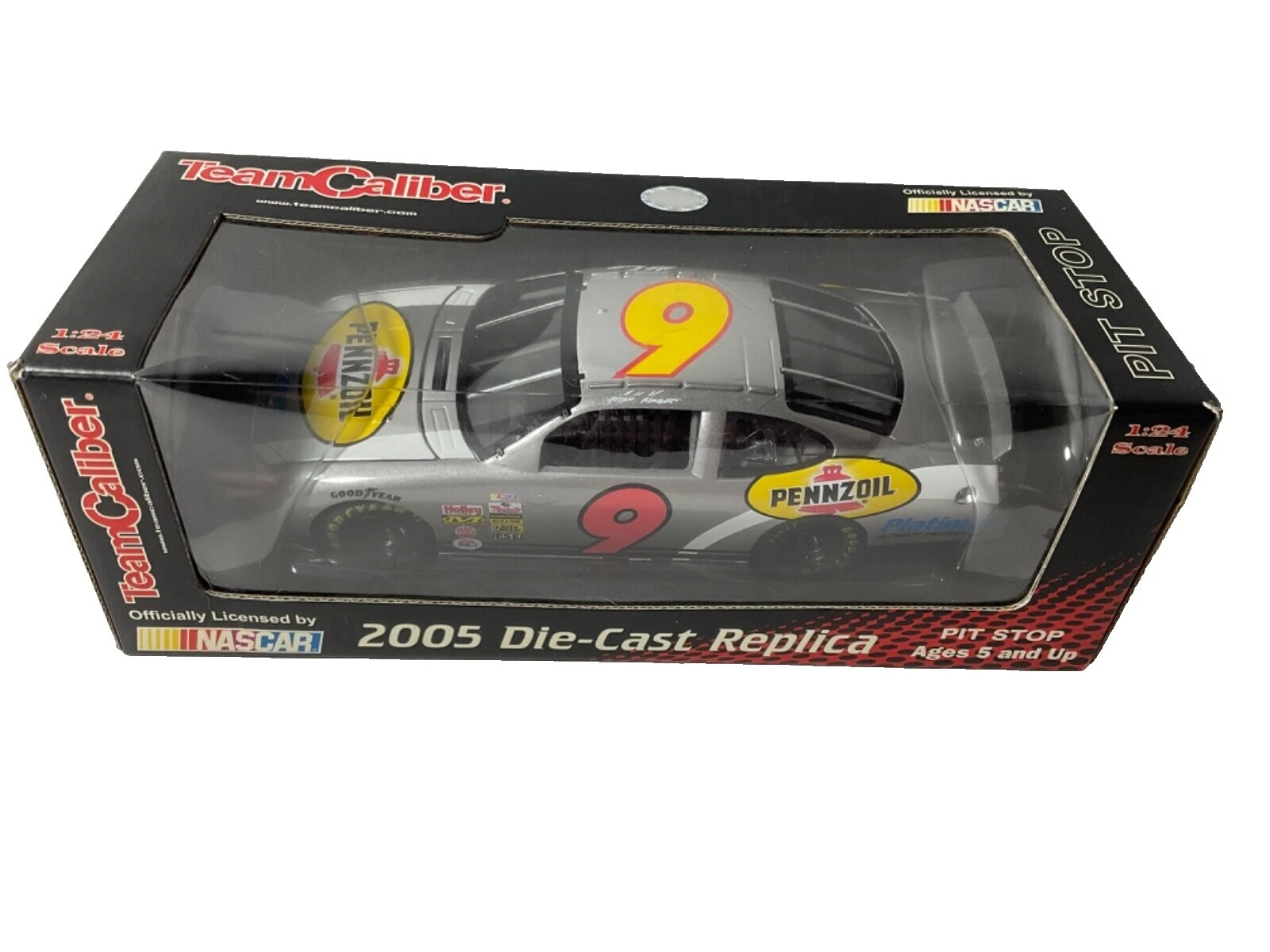 1:24 Scale Diecast Sport & Touring Cars 2005 Vehicle Year