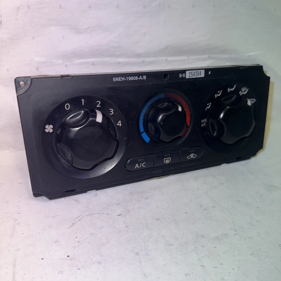 2005-2012 Nissan Pathfinder / Xterra AC Heater Climate Temperature Control 05-12 - Image 3 of 4