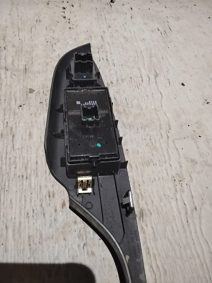 2014-2016 CADILLAC SRX DRIVER SIDE MASTER WINDOW SWITCH WITH TRIM T0500700 OEM - Image 2 of 4