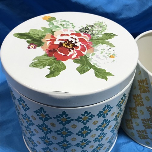 Pioneer Woman Set 5 pz Bidoni Bianco Rosso Mercato Floreale Manca 1 Coperchio. W1 - Foto 2 di 4