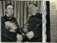 1953 Press Photo Baseball awardees Peewee Reese & George M. Weiss at NY dinner