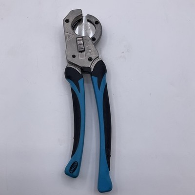 Shark bite 25880 Pro Plex Cutter With Locking Feature