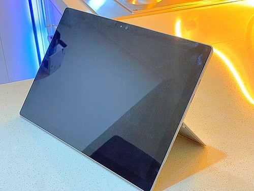 Microsoft Surface Pro ™Intel Core ®i5•6th GEN•128 GB SSD•USB 3##2260 - Picture 4 of 8