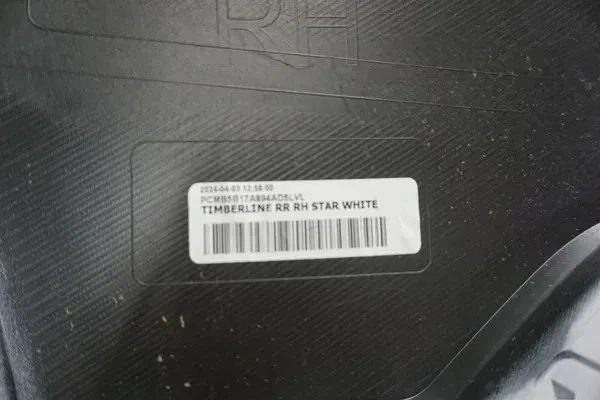 Cubierta de parachoques trasero superior derecho OEM 2021-2024 Ford Explorer Timberline Foto 3 de 4