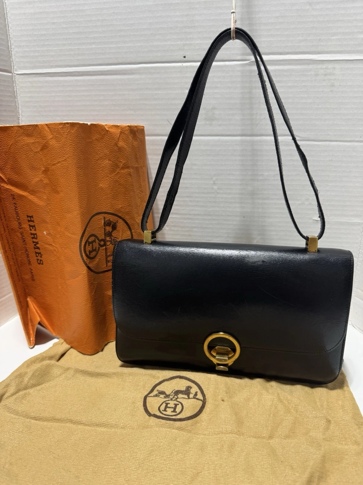 HERMÈS HERMES RARA borsa a tracolla vintage anello pelle nera tono oro HW borsa classica