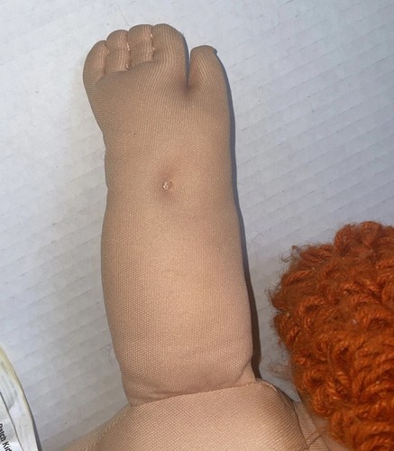 Muñeca niña Cabbage Patch Kid 1978-1982 ojos verdes pelo naranja 1 hoyuelo hendido 17" - Imagen 13 de 16