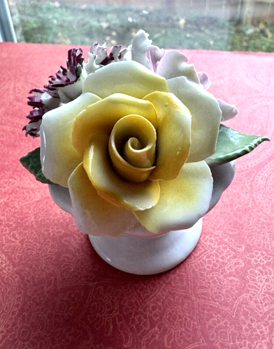 VTG RADNOR Bone China Flower Bouquet in White Pedestal Vase- HANDMADE- England. - Picture 4 of 10