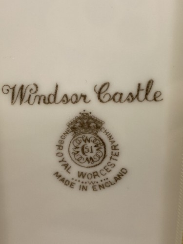 Plato Castillo de Windsor Real Worcester pintado a mano artista firmado RARO - Imagen 8 de 9